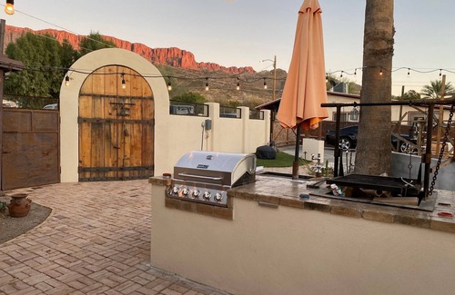 Superior Apartment | Explore a Treehouse Getaway with Hot Tub and Views