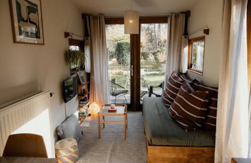 Diessen House | Unique Tiny House Hilver: Cozy Retreat in the Forest