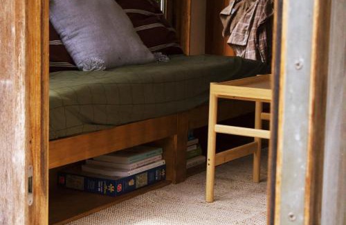 Diessen House | Unique Tiny House Hilver: Cozy Retreat in the Forest