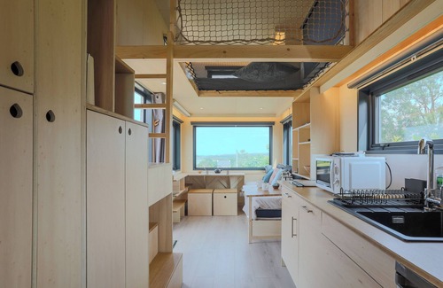 Langueux House | 'Tiny House 'bada' with Sea View, Nordic Bath, Private Terrace and Wi-Fi