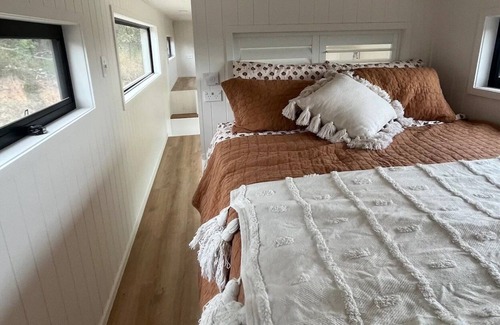 Agnes Water Cabin | Tiny house, big views- native bush setting, 5 mins to beach!