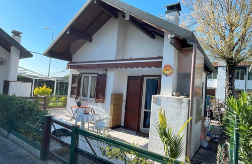 Lido di Volano House | Cozy Tiny House by the Sea: Pet Friendly & Family Ready!