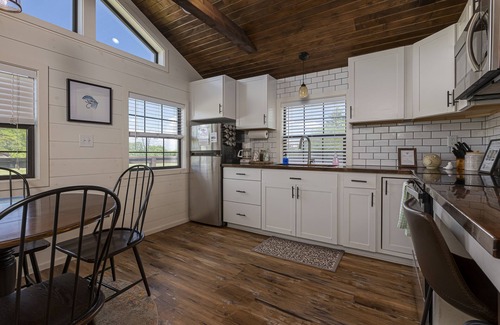 Marion Cabin | Cozy Tiny House Cabin by Lake Egypt with Pet-Friendly Perks
