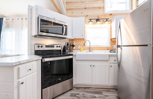 Guntersville Cottage | Ideal Cabin Retreat with Firepit & Boat Parking Near Ramps