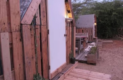 Oranjestad-West Cabin | Cozy Tiny House Cabins: Ideal for Family Getaways