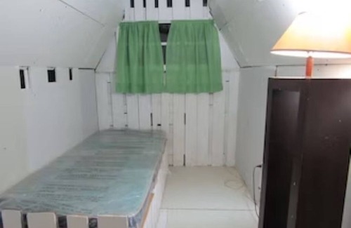Oranjestad-West Cabin | Cozy Tiny House Cabins: Ideal for Family Getaways