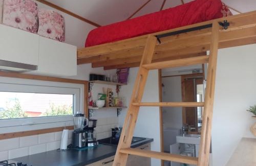Apahida House | Cozy Tiny House Cluj with Inviting Hot Tub Experience