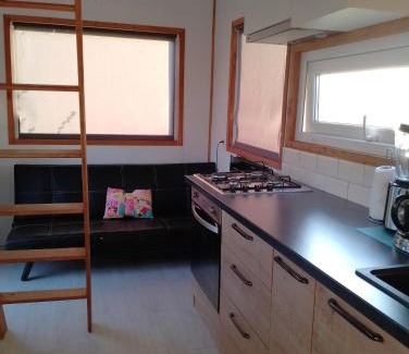 Apahida House | Cozy Tiny House Cluj with Inviting Hot Tub Experience