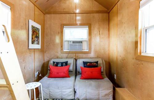 Clarksville House | Cozy Tiny House: Guest Rated 8.3/10 for Memorable Stays