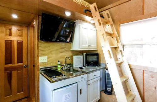 Clarksville House | Cozy Tiny House: Guest Rated 8.3/10 for Memorable Stays