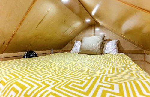 Clarksville House | Cozy Tiny House: Guest Rated 8.3/10 for Memorable Stays
