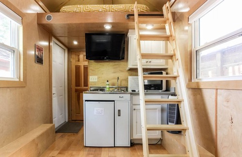 Clarksville House | Charming Tiny House Downtown: Loft, Full Bath & Walkable