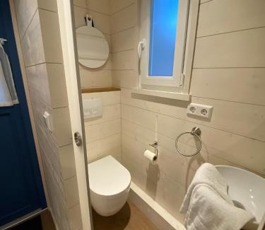 Hamm Apartment | Pet-Friendly Tiny House Ems at PIER9 - Guest Rated 9/10