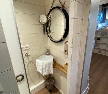 Hamm Apartment | Pet-Friendly Tiny House Ems at PIER9 - Guest Rated 9/10