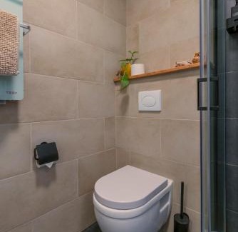 Municipality of Nijmegen Apartment | Cozy Tiny House with Kitchen, Bathroom & Bike Rentals