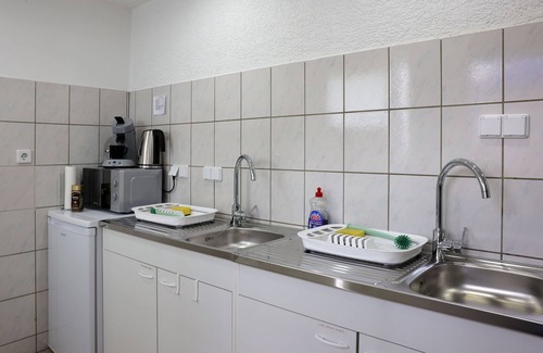 Neu-Seeland Apartment | Cozy Tiny House 'FLORIS' with Ocean View & Pet-Friendly