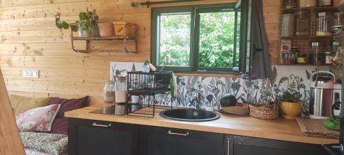 Saint-Brieuc-de-Mauron Other | Charming Tiny House Retreat: Guest Rated 9/10 & Family-Friendly