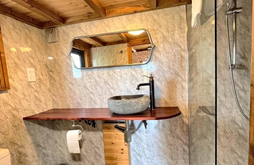 Llanybri House | Cozy Tiny House with Hot Tub in Pembrokeshire - 9.6/10 Rated