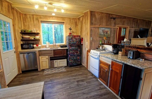 Banner Elk Apartment | Cozy Treehouse Getaway with Fire Pit in Banner Elk