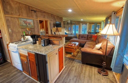 Banner Elk Apartment | Cozy Treehouse Getaway with Fire Pit in Banner Elk