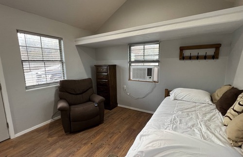 Graham Cabin | Cozy Tiny House in the Woods - 10/10 Guest Rated!