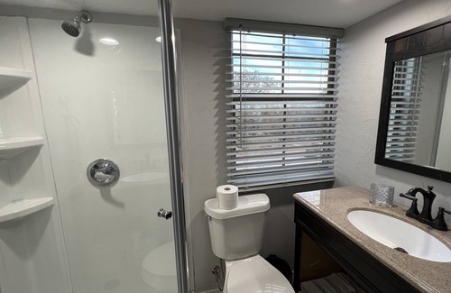 Graham Cabin | Cozy Tiny House in the Woods - 10/10 Guest Rated!