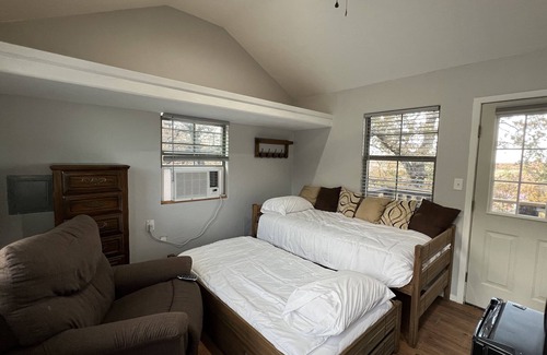 Graham Cabin | Cozy Tiny House in the Woods - 10/10 Guest Rated!