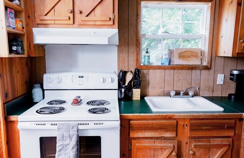 Hulbert House | Cozy Tiny House in the Woods - Pet-Friendly Retreat