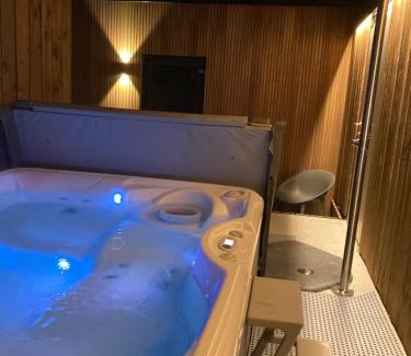 Buellingen Apartment | Cozy Tiny House with Spa and Hot Tub - Guest Rated 9.5