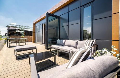 Wipfeld Apartment | Cozy Tiny House with Sauna Near the Scenic Main River