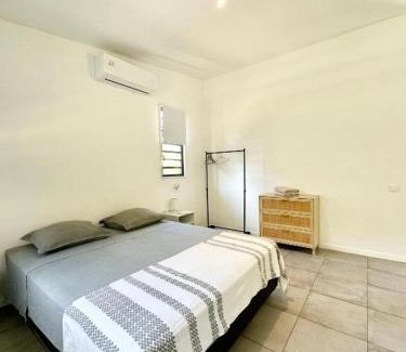 Moorea-Maiao Ski Chalet | Cozy Tiny House Moorea Hinavai - Family & Pet Friendly Retreat