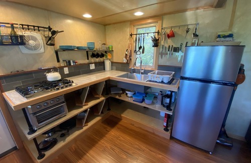 White Salmon House | Cozy Tiny House Retreat with Outdoor Sauna and Scenic Views