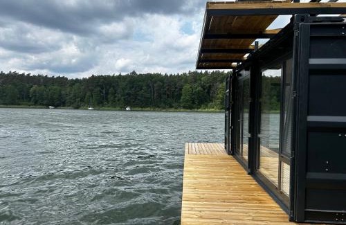 Gizycko Ski Chalet | Pet-Friendly Tiny House with Private Beach at Osada Wilkasy
