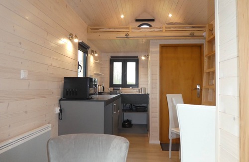 Bernieres Cottage | Cozy Tiny House Oscar Meadow with Oceanfront Views