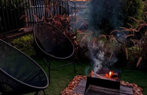 Pouso Alegre House | Relaxing Tiny House Paraiso with Hot Tub and Kitchen