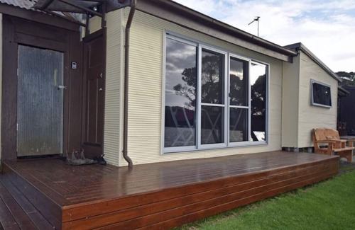 Strahan Cottage | Cozy Couples Retreat by Lettes Bay with Spa & Hot Tub