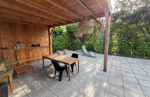 Zierikzee House | Charming Tiny House QiriH: Guest Rated 9.2/10 & Family-Friendly