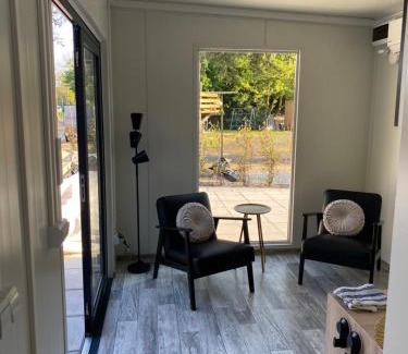 Zierikzee House | Charming Tiny House QiriH: Guest Rated 9.2/10 & Family-Friendly