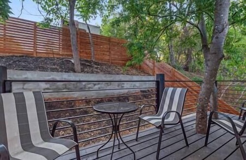 MLK House | Cozy Tiny House for 4 with Kitchen and Patio Retreat