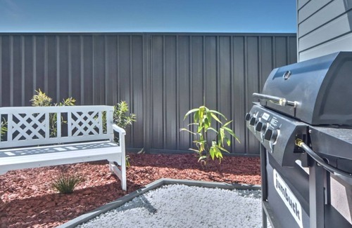 Sanctuary Point Cabin | Discover Tiny House Stayz: Enjoy 3 Nights for 2!