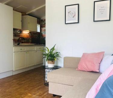Broekheurne Ski Chalet | Cozy Retreat at 't Heidehoes in Usselo with Ocean View