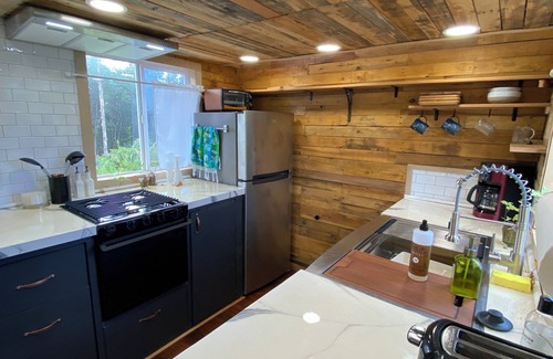 Keaau Cabin | Enchanting Tiny House Retreat in Tropical Rainforest