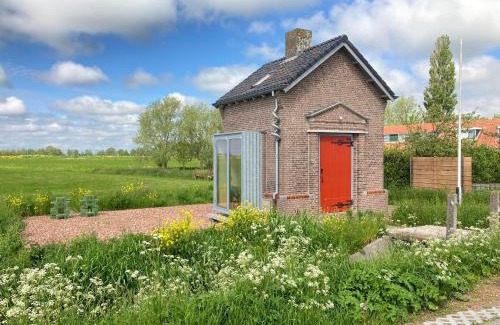 Wirdum Apartment | Cozy Tiny House: From Hoogspanning to Relaxation, Child-Friendly