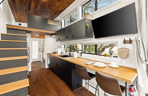 Dripping Springs House | TINY HOUSE with private lake park access
