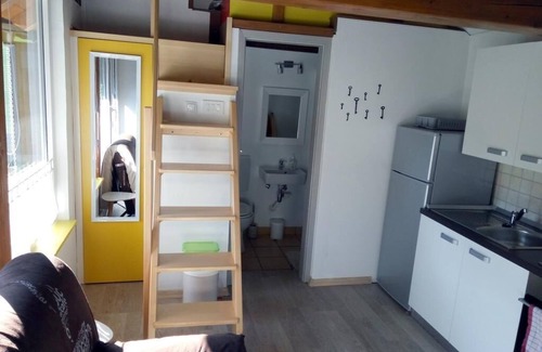 Prestranek Cottage | Discover a Cozy Tiny House Near Postojna with Breakfast