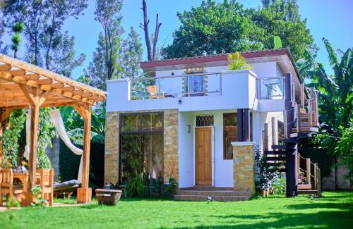 Nkoanrua Apartment | Cozy Tiny House with Breathtaking Views and Spa Access