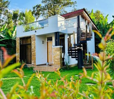 Nkoanrua Apartment | Cozy Tiny House with Breathtaking Views and Spa Access