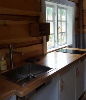 Lauvstad House | Fjordview Tiny House: Pet-Friendly & Oceanfront Escape