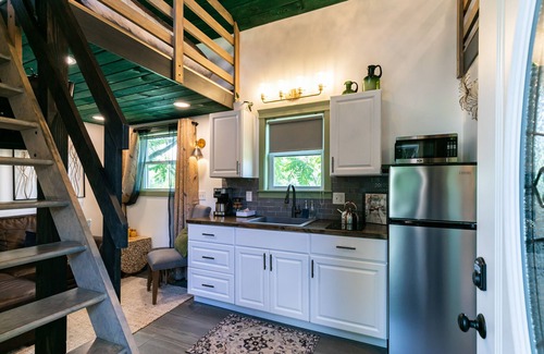 East Syracuse House | Relax in a Tiny House with Private Hot Tub & Spa Amenities