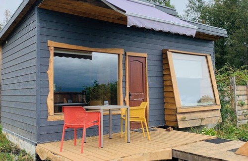 Pucon House | Cozy Tiny House with Private Jacuzzi & Family-Friendly Pool